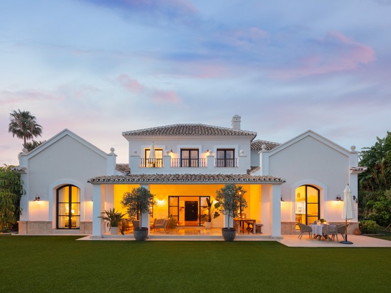 HERVORRAGENDE VILLA ZUM VERKAUF IN EL PARAISO 26