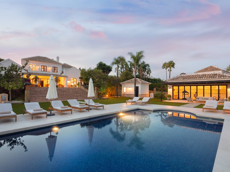HERVORRAGENDE VILLA ZUM VERKAUF IN EL PARAISO 27