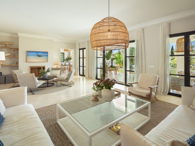 HERVORRAGENDE VILLA ZUM VERKAUF IN EL PARAISO 13