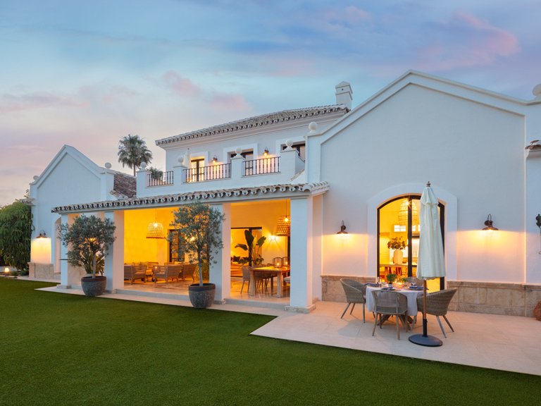 HERVORRAGENDE VILLA ZUM VERKAUF IN EL PARAISO 25