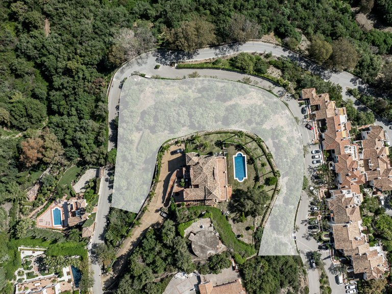DISTINCTIVE PLOT WITH BALI VILLA PROJECT FOR SALE IN LOS ALMENDROS, BENAHAVIS 6