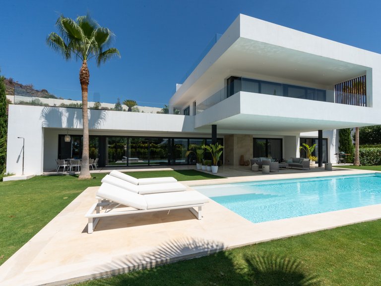 HERRLICHE MODERNE VILLA ZUM VERKAUF IN NUEVA ANDALUCÍA, MARBELLA 1