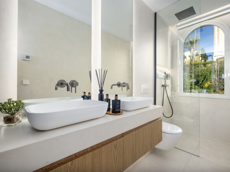 ERHÖHTES DUPLEX-PENTHOUSE ZUM VERKAUF AUF DEN HÜGELN VON LA QUINTA, BENAHAVIS 18