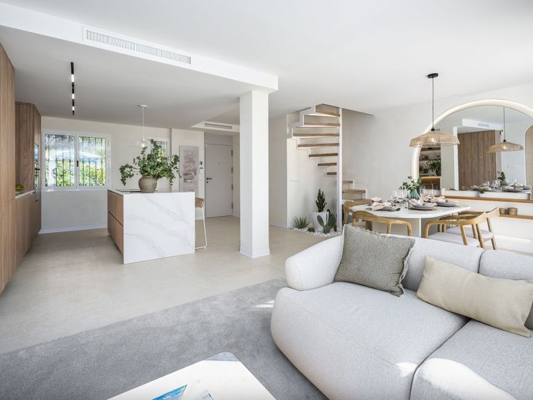ERHÖHTES DUPLEX-PENTHOUSE ZUM VERKAUF AUF DEN HÜGELN VON LA QUINTA, BENAHAVIS 14