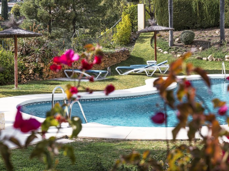 ERHÖHTES DUPLEX-PENTHOUSE ZUM VERKAUF AUF DEN HÜGELN VON LA QUINTA, BENAHAVIS 31