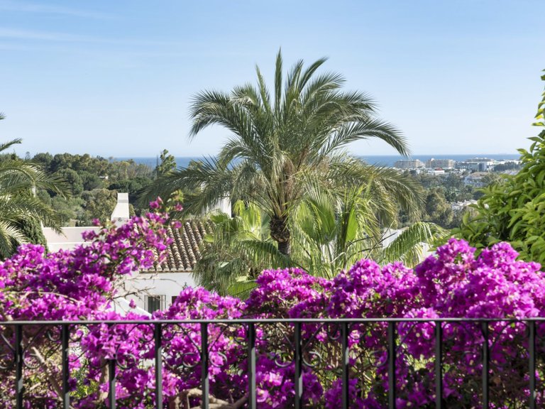 REFURBISHED TOWNHOUSE WITH GYM AND CINEMA FOR SALE IN CLUB SIERRA, MARBELLA 15