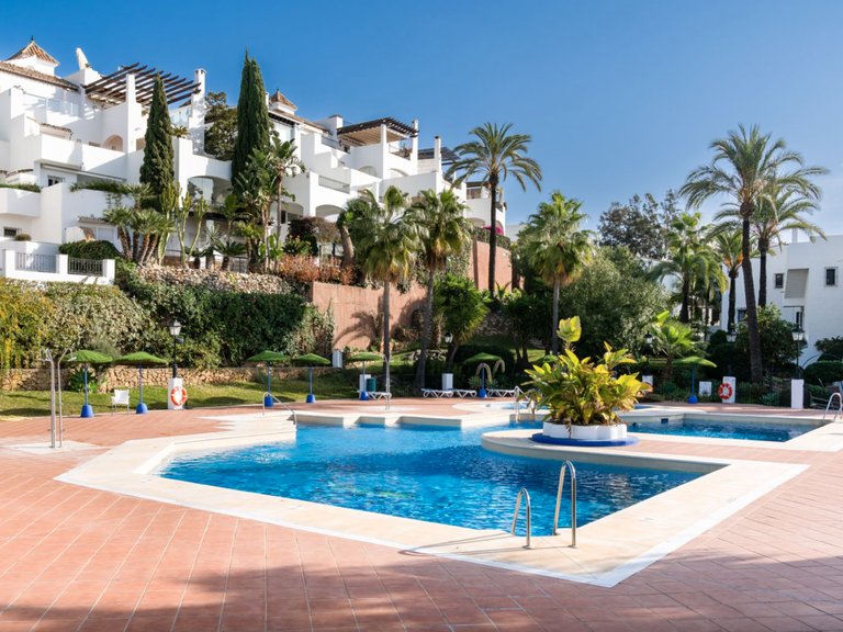 REFURBISHED TOWNHOUSE WITH GYM AND CINEMA FOR SALE IN CLUB SIERRA, MARBELLA 24