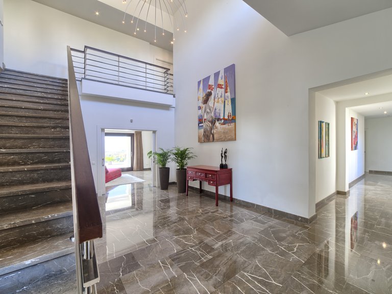 STUNNING VILLA WITH PANORAMIC VIEWS FOR SALE IN LOS FLAMINGOS GOLF, BENAHAVIS 15