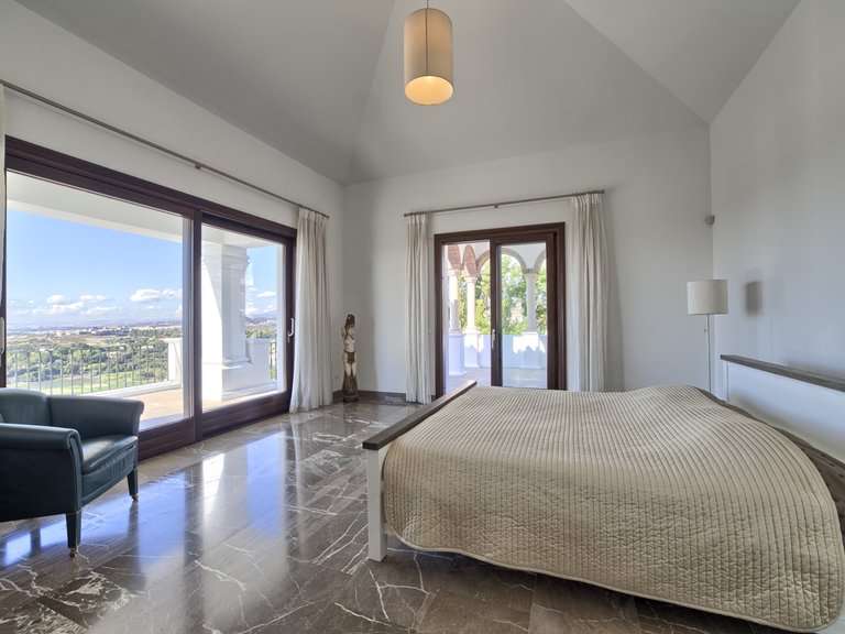 STUNNING VILLA WITH PANORAMIC VIEWS FOR SALE IN LOS FLAMINGOS GOLF, BENAHAVIS 17