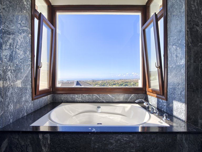 STUNNING VILLA WITH PANORAMIC VIEWS FOR SALE IN LOS FLAMINGOS GOLF, BENAHAVIS 6