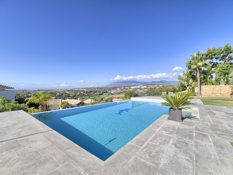 STUNNING VILLA WITH PANORAMIC VIEWS FOR SALE IN LOS FLAMINGOS GOLF, BENAHAVIS 10