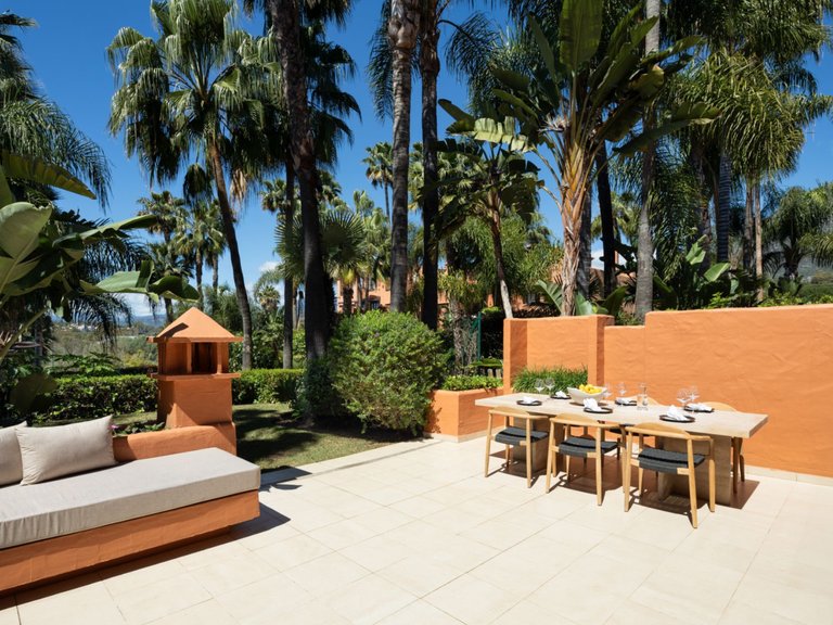 ACOGEDORA CASA ADOSADA EN ALTOS DE PUENTE ROMANO, MARBELLA 4
