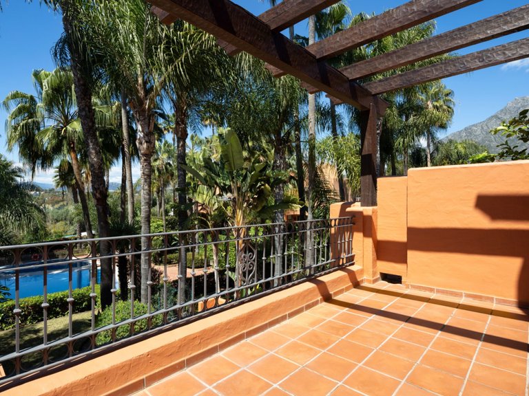 ACOGEDORA CASA ADOSADA EN ALTOS DE PUENTE ROMANO, MARBELLA 13