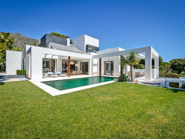 VILLA CONTEMPORÁNEA EN VENTA EN SIERRA BLANCA, MARBELLA 1