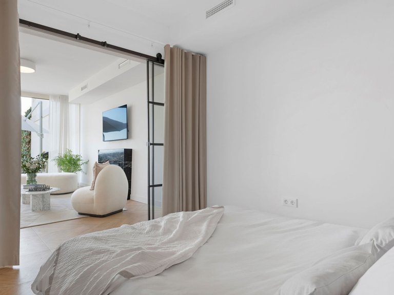 ELEGANT GROUND FLOOR APARTMENT FOR SALE IN NUEVA ANDALUCIA 18
