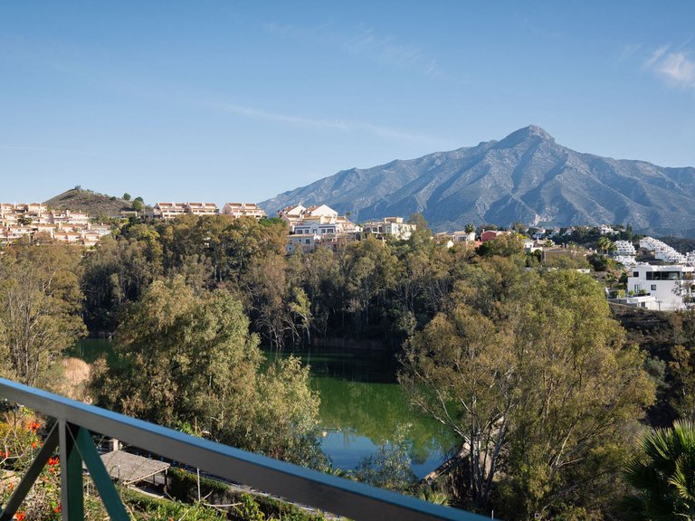 ELEGANT GROUND FLOOR APARTMENT FOR SALE IN NUEVA ANDALUCIA 17