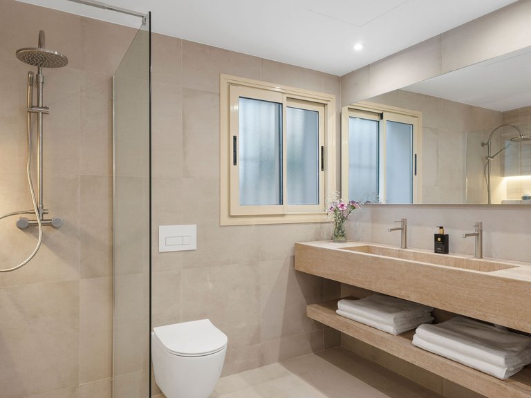 ELEGANT GROUND FLOOR APARTMENT FOR SALE IN NUEVA ANDALUCIA 26