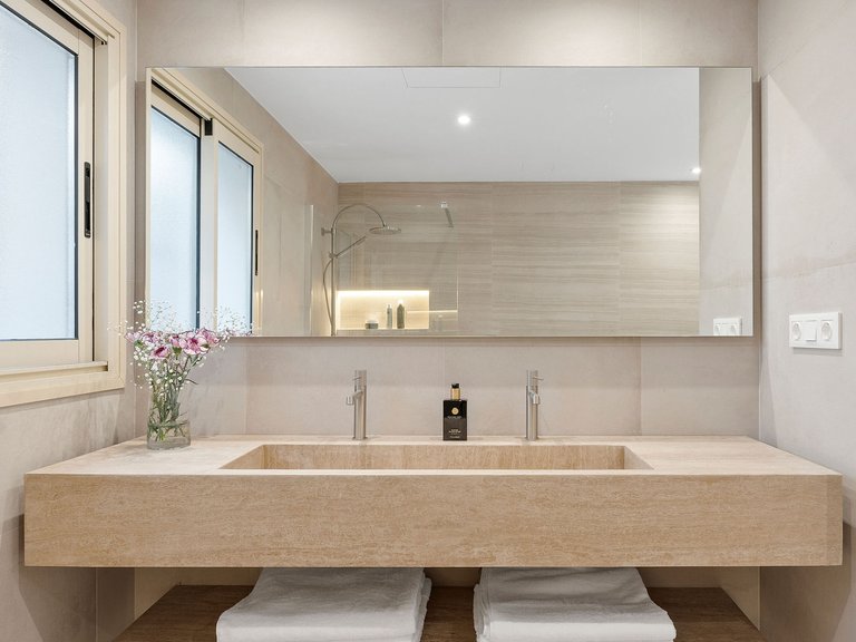 ELEGANT GROUND FLOOR APARTMENT FOR SALE IN NUEVA ANDALUCIA 24