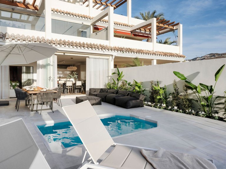 ELEGANT GROUND FLOOR APARTMENT FOR SALE IN NUEVA ANDALUCIA 5