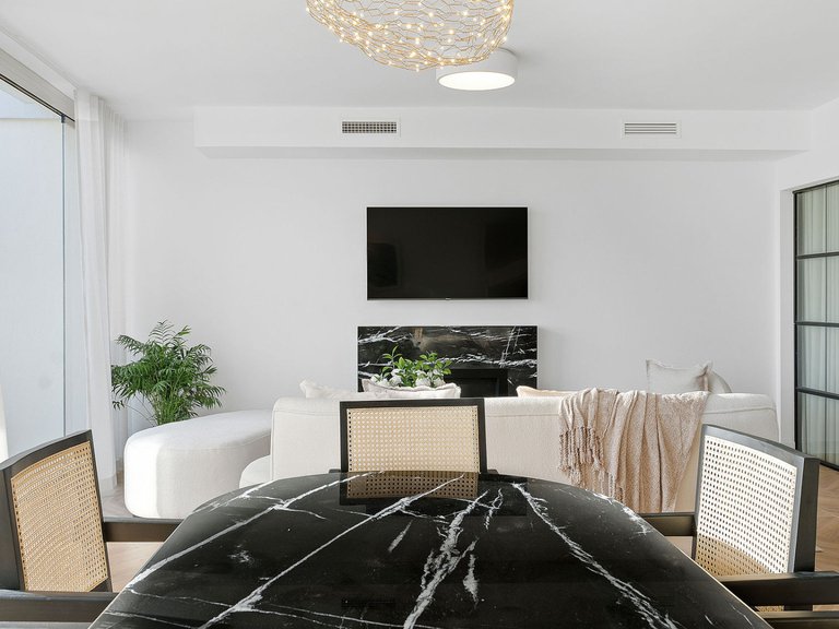 ELEGANT GROUND FLOOR APARTMENT FOR SALE IN NUEVA ANDALUCIA 11