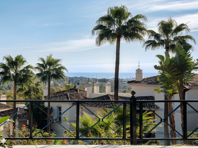 ELEGANT GROUND FLOOR APARTMENT FOR SALE IN NUEVA ANDALUCIA 16