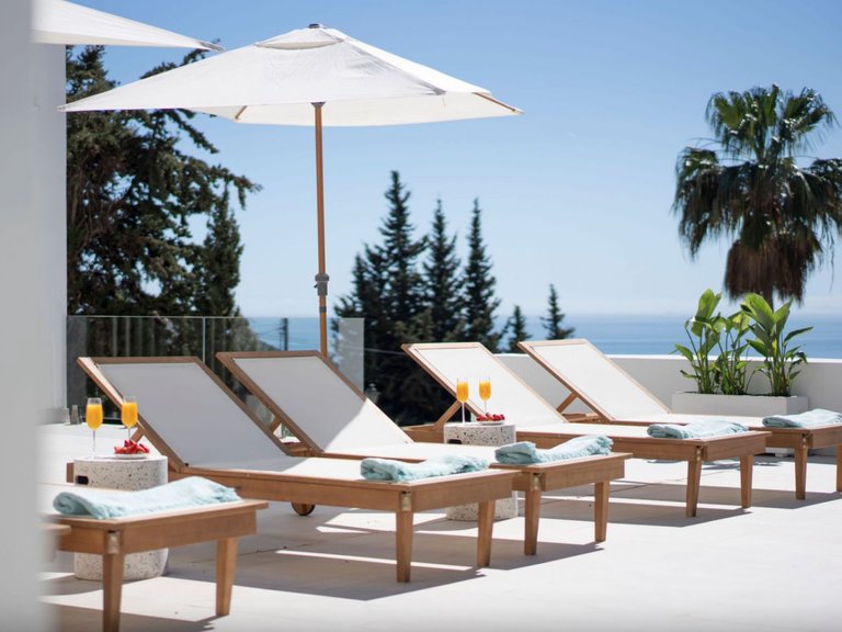BRIGHT REFURBISHED VILLA FOR SALE IN EL ROSARIO, MARBELLA EAST 2