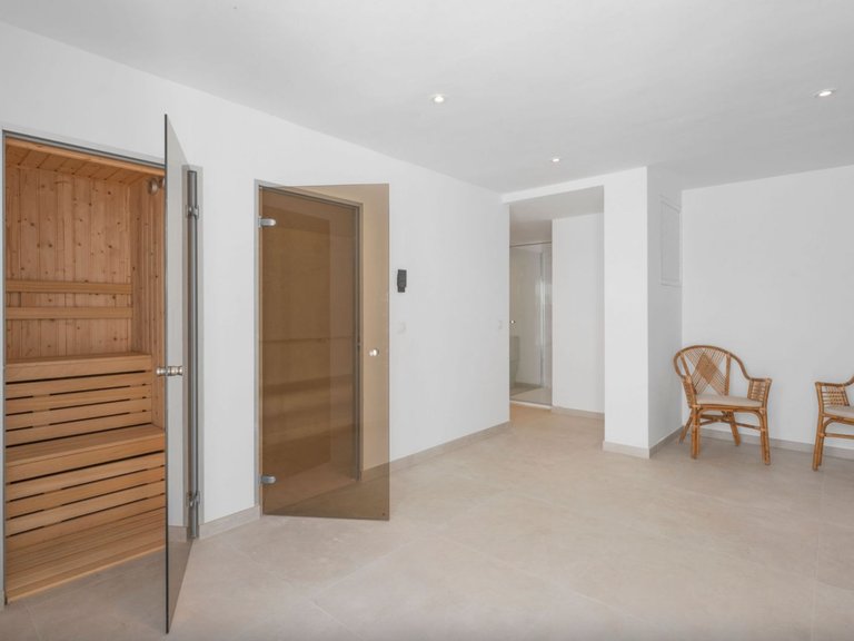 BRIGHT REFURBISHED VILLA FOR SALE IN EL ROSARIO, MARBELLA EAST 32