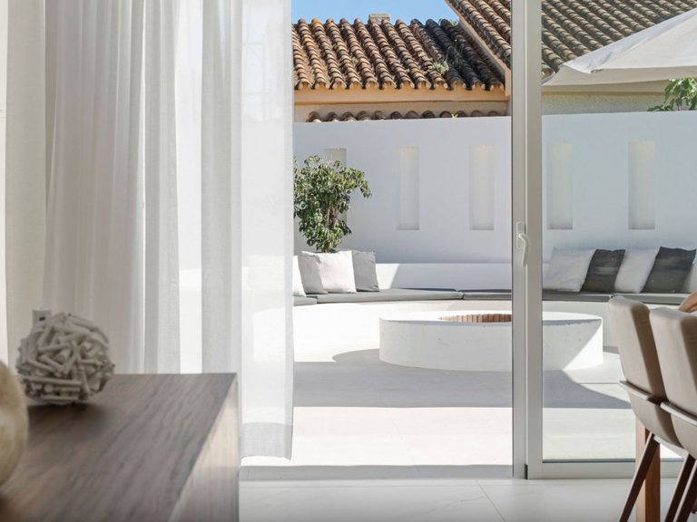 BRIGHT REFURBISHED VILLA FOR SALE IN EL ROSARIO, MARBELLA EAST 15