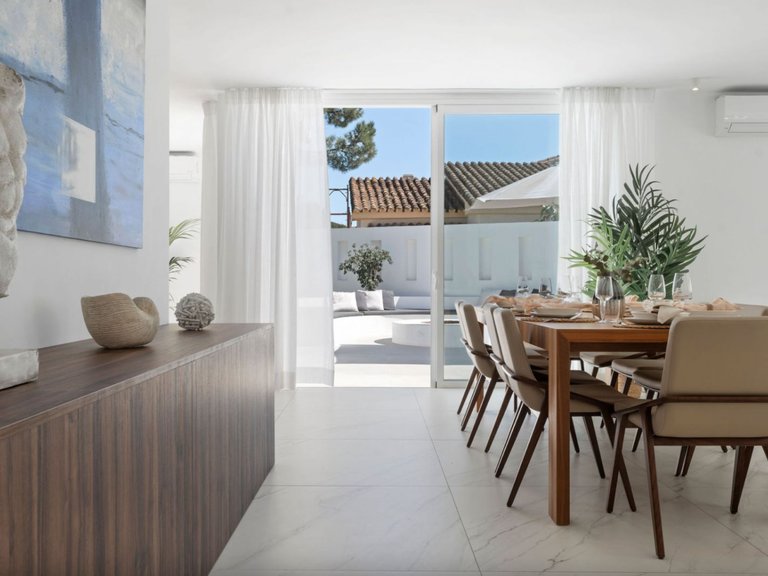 BRIGHT REFURBISHED VILLA FOR SALE IN EL ROSARIO, MARBELLA EAST 13