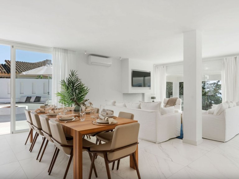 BRIGHT REFURBISHED VILLA FOR SALE IN EL ROSARIO, MARBELLA EAST 16