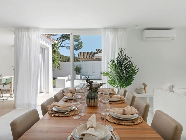 BRIGHT REFURBISHED VILLA FOR SALE IN EL ROSARIO, MARBELLA EAST 14