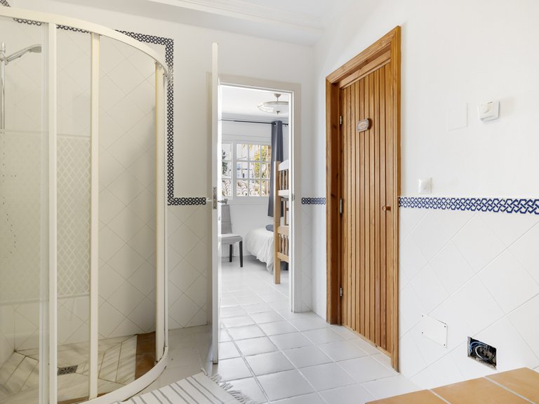 ZAUBERHAFTE TRADITIONELLE VILLA ZUM VERKAUF IN NUEVA ANDALUCIA 25