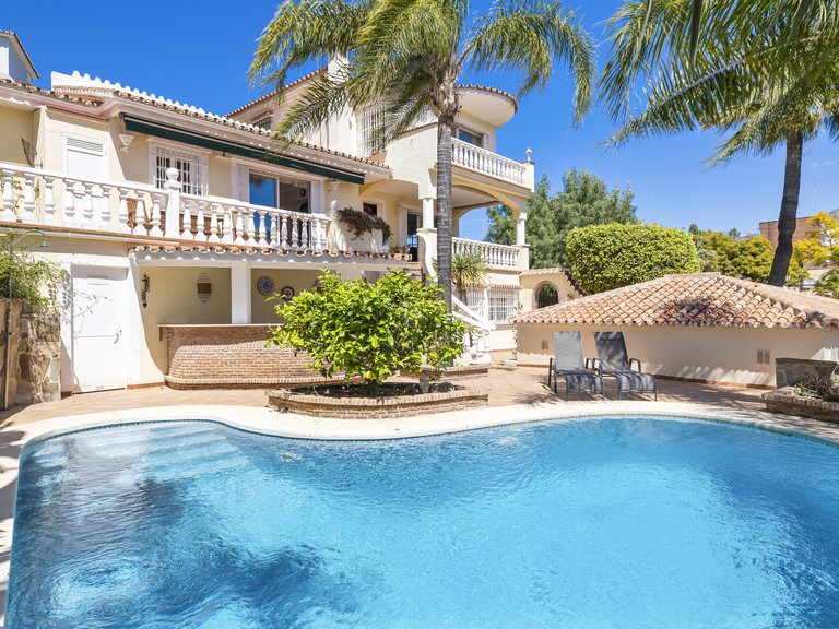ZAUBERHAFTE TRADITIONELLE VILLA ZUM VERKAUF IN NUEVA ANDALUCIA 1