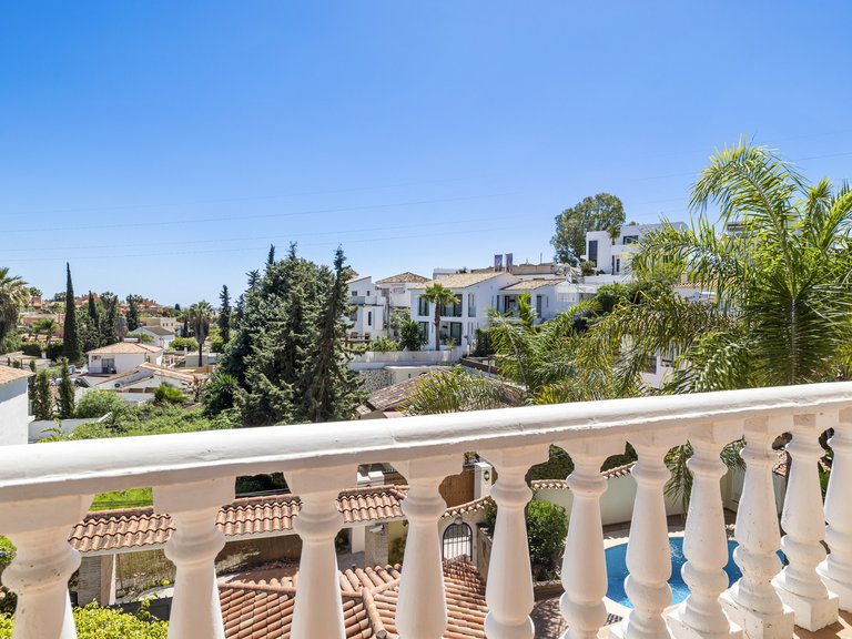 ZAUBERHAFTE TRADITIONELLE VILLA ZUM VERKAUF IN NUEVA ANDALUCIA 6