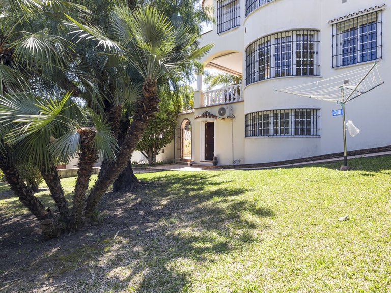 ZAUBERHAFTE TRADITIONELLE VILLA ZUM VERKAUF IN NUEVA ANDALUCIA 28