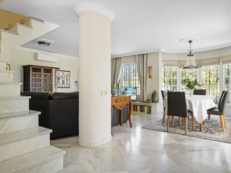 ZAUBERHAFTE TRADITIONELLE VILLA ZUM VERKAUF IN NUEVA ANDALUCIA 17