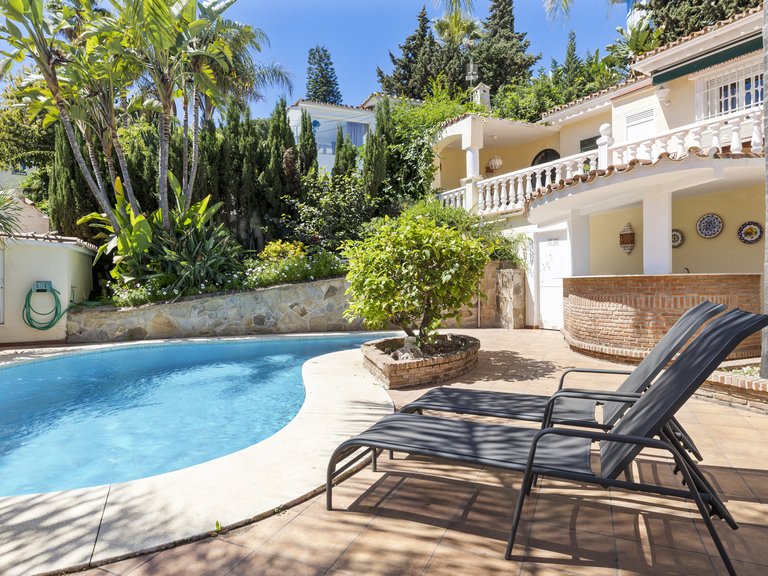 ZAUBERHAFTE TRADITIONELLE VILLA ZUM VERKAUF IN NUEVA ANDALUCIA 4