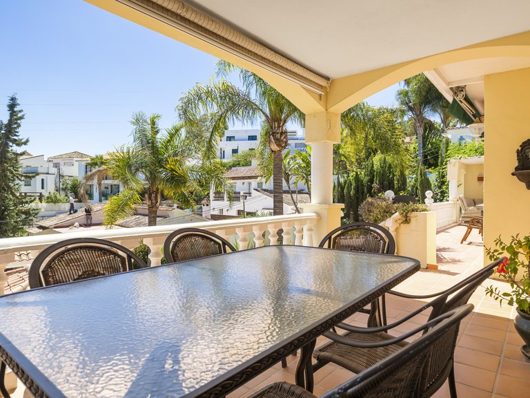 ZAUBERHAFTE TRADITIONELLE VILLA ZUM VERKAUF IN NUEVA ANDALUCIA 16