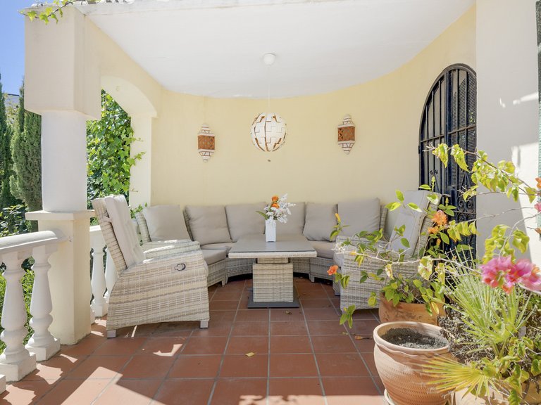 ZAUBERHAFTE TRADITIONELLE VILLA ZUM VERKAUF IN NUEVA ANDALUCIA 13