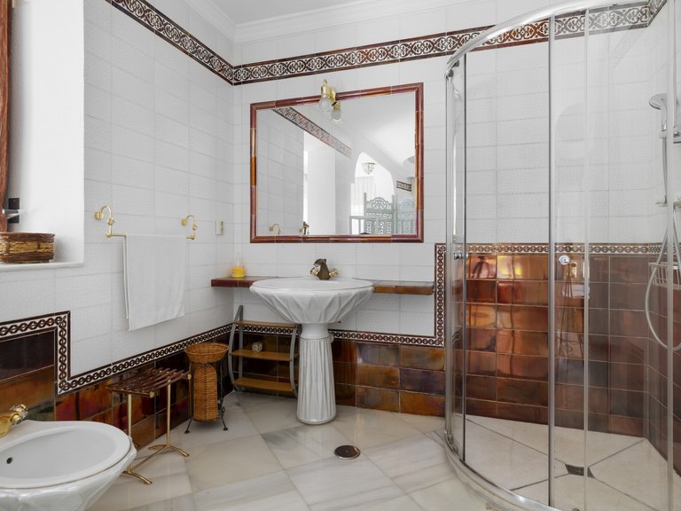 ZAUBERHAFTE TRADITIONELLE VILLA ZUM VERKAUF IN NUEVA ANDALUCIA 21