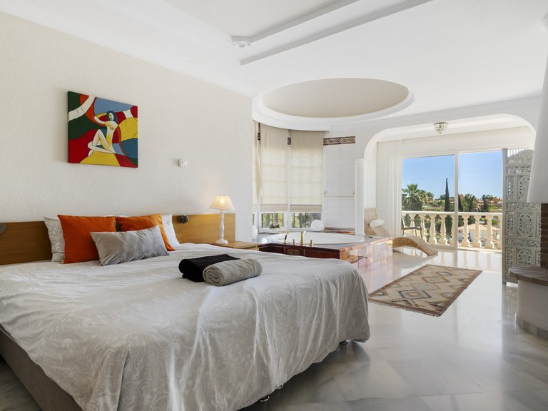 ZAUBERHAFTE TRADITIONELLE VILLA ZUM VERKAUF IN NUEVA ANDALUCIA 5