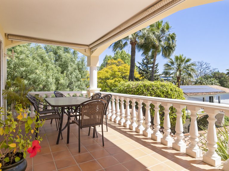 ZAUBERHAFTE TRADITIONELLE VILLA ZUM VERKAUF IN NUEVA ANDALUCIA 15