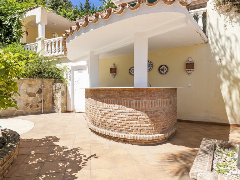 ZAUBERHAFTE TRADITIONELLE VILLA ZUM VERKAUF IN NUEVA ANDALUCIA 18