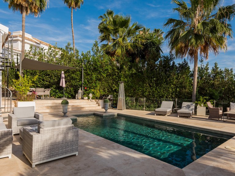 CHARMING FAMILY HOME WITH STUNNING VIEWS FOR SALE IN NUEVA ANDALUCIA, MARBELLA 14