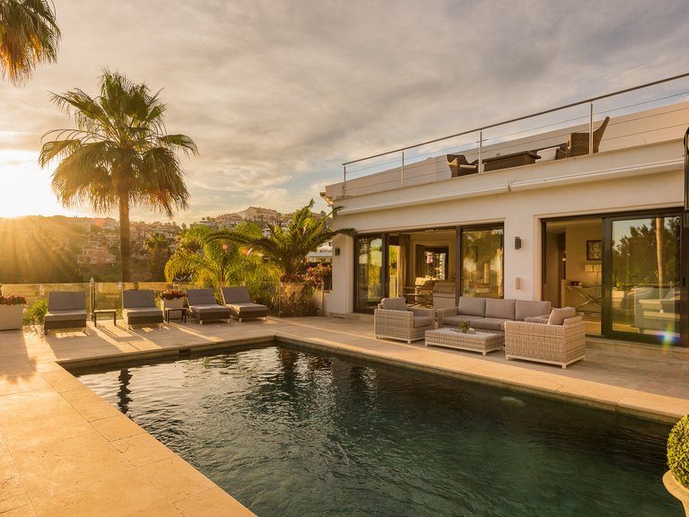 CHARMING FAMILY HOME WITH STUNNING VIEWS FOR SALE IN NUEVA ANDALUCIA, MARBELLA 18