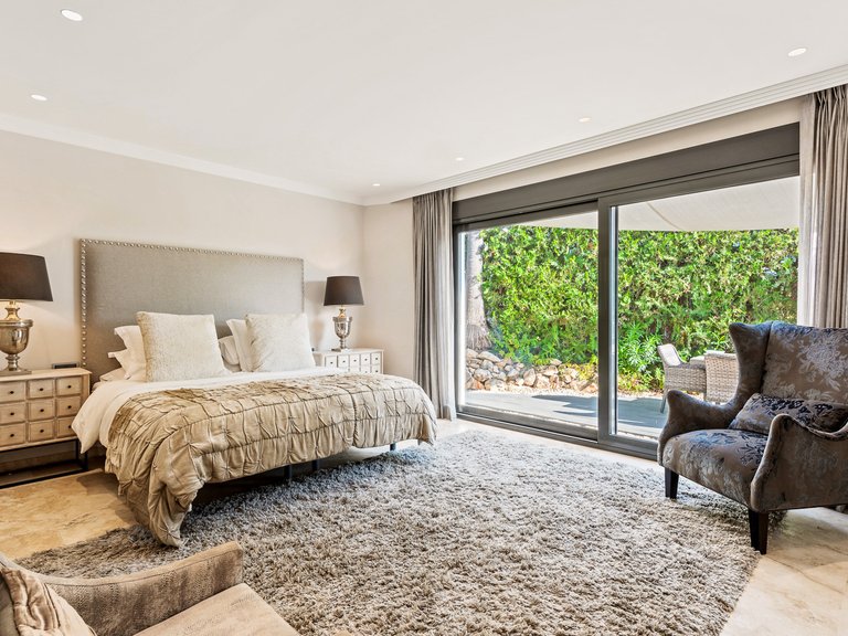 CHARMING FAMILY HOME WITH STUNNING VIEWS FOR SALE IN NUEVA ANDALUCIA, MARBELLA 5