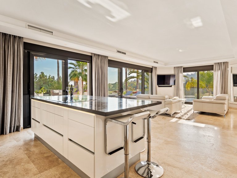 CHARMING FAMILY HOME WITH STUNNING VIEWS FOR SALE IN NUEVA ANDALUCIA, MARBELLA 13