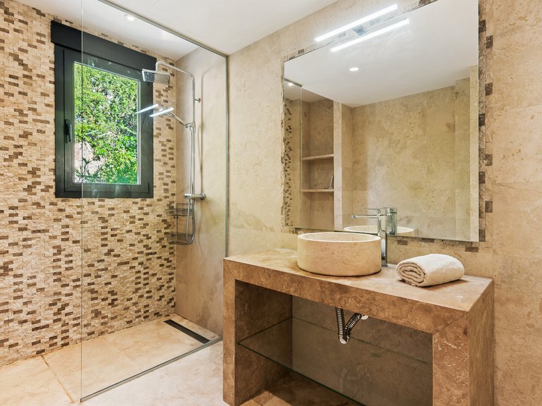 CHARMING FAMILY HOME WITH STUNNING VIEWS FOR SALE IN NUEVA ANDALUCIA, MARBELLA 30