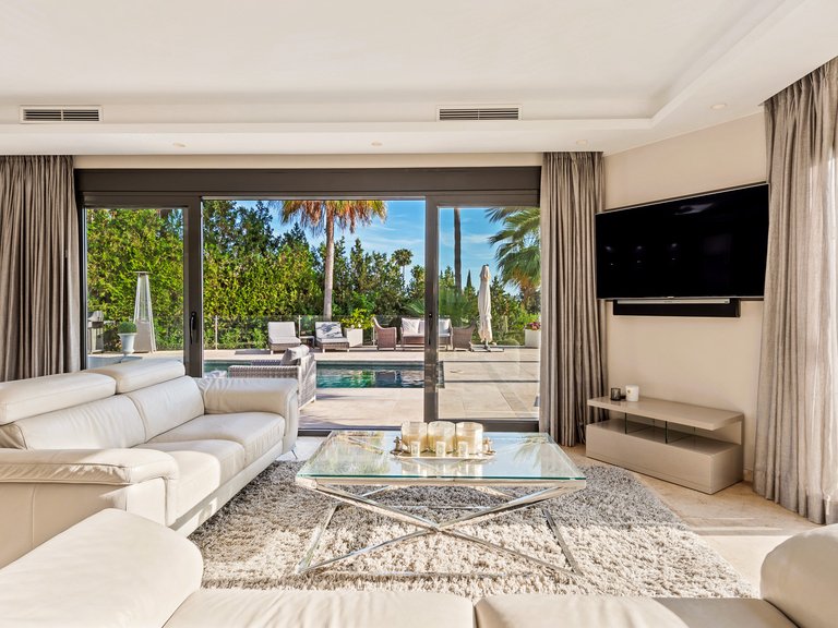 CHARMING FAMILY HOME WITH STUNNING VIEWS FOR SALE IN NUEVA ANDALUCIA, MARBELLA 12