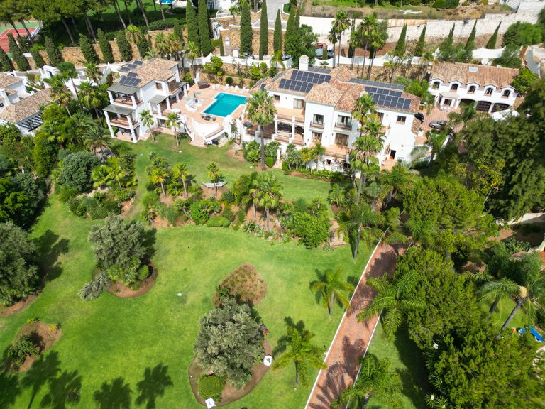 MEDITERANEAN-STYLE GRAND ESTATE FOR SALE IN BENAHAVIS 8